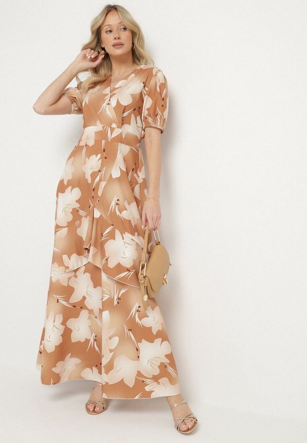 Born2be - Jasnobrązowa Sukienka z Kopertowym Wzorem i Falbanką w Kwiaty Tdivena. Okazja: na co dzień. Kolor: brązowy. Wzór: kwiaty. Typ sukienki: kopertowe. Styl: elegancki, casual