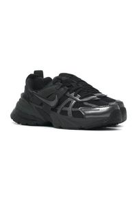Buty do chodzenia damskie Nike W V2k Run. Zapięcie: sznurówki. Kolor: czarny. Materiał: materiał, syntetyk. Szerokość cholewki: normalna. Sport: turystyka piesza, bieganie