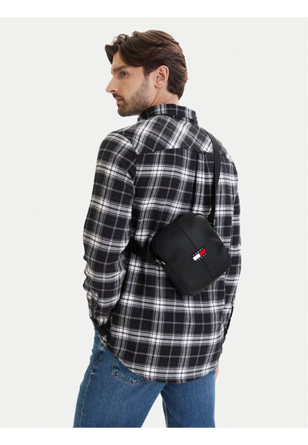 Tommy Jeans Saszetka Tjm Ess Daily Pu Reporter AM0AM14292 Czarny. Kolor: czarny. Materiał: skóra