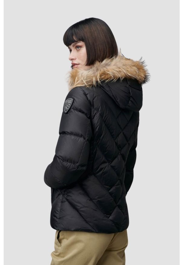 Blauer USA - BLAUER Czarna kurtka damska Alicia Short Jackets, Rozmiar L. Typ kołnierza: kaptur. Kolor: czarny. Materiał: futro, poliamid. Styl: elegancki