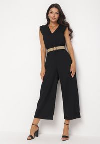 Born2be - Czarny Kombinezon Zapinany na Suwak z Poduszkami w Ramionach i Paskiem z Klamrą Bless. Okazja: na co dzień. Kolor: czarny. Styl: casual, klasyczny #1