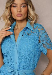Renee - Niebieska Koronkowa Sukienka Koszulowa Midi z Paskiem Azariela. Kolor: niebieski. Materiał: koronka. Typ sukienki: koszulowe. Długość: midi #4