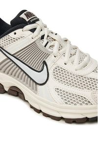 Nike Sneakersy Zoom Vomero 5 FJ2028 001 Écru. Kolor: kremowy. Materiał: materiał. Model: Nike Zoom #4