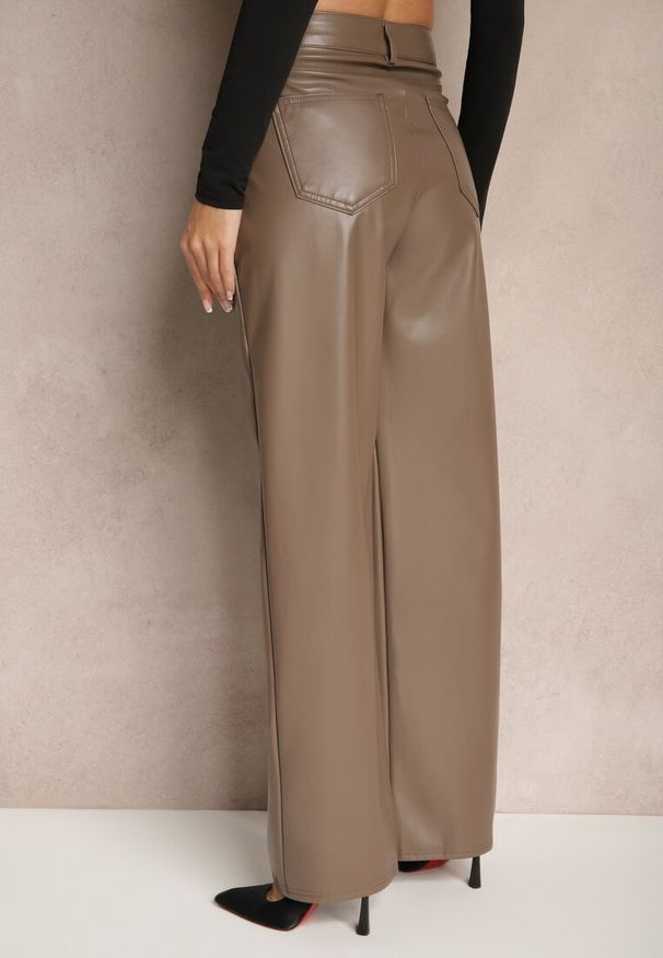 Renee - Jasnobrązowe Szerokie Spodnie High Waist z Imitacji Skóry Enawinn. Okazja: na co dzień, na imprezę. Stan: podwyższony. Kolor: brązowy. Materiał: skóra. Styl: elegancki, casual