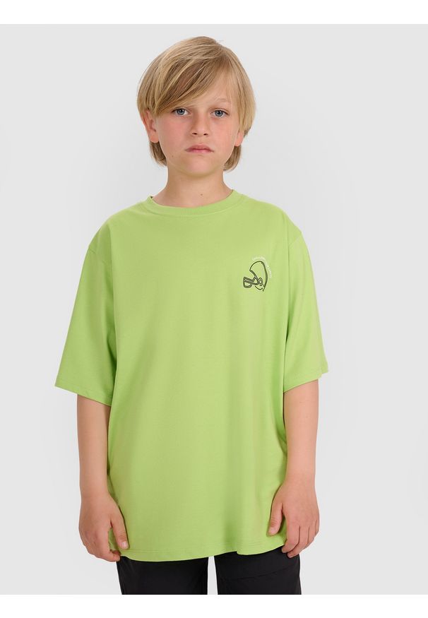 4f - 4F T-shirt oversize z nadrukiem chłopięcy - zielony 122 (6-7 lat). Okazja: na co dzień. Kolor: zielony. Materiał: jersey, materiał, bawełna. Wzór: nadruk. Sezon: lato. Styl: casual, klasyczny, sportowy
