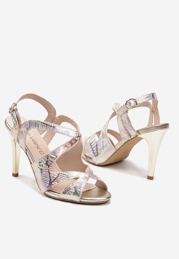 Renee - Złote Sandały Szpilki z Metalicznym Wykończeniem i Skórzaną Wkładką Zapinane na Sprzączkę Effimba. Zapięcie: sprzączka. Kolor: złoty. Materiał: skóra. Wzór: aplikacja. Obcas: na szpilce. Styl: street