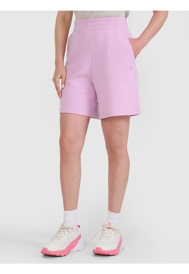 4f - 4F Spodenki dresowe ze strukturalnej dzianiny damskie - różowe XL. Kolor: różowy. Materiał: dzianina, dresówka. Długość: krótkie