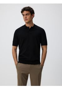 Reserved - Sweter polo z wiskozą - czarny. Typ kołnierza: polo. Kolor: czarny. Materiał: wiskoza #1