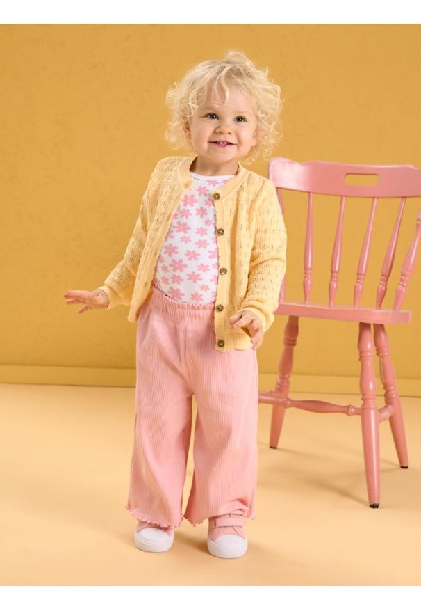 Sinsay - Ażurowy sweter z guzikami imitującymi drewno - żółty. Kolor: żółty. Wzór: ażurowy