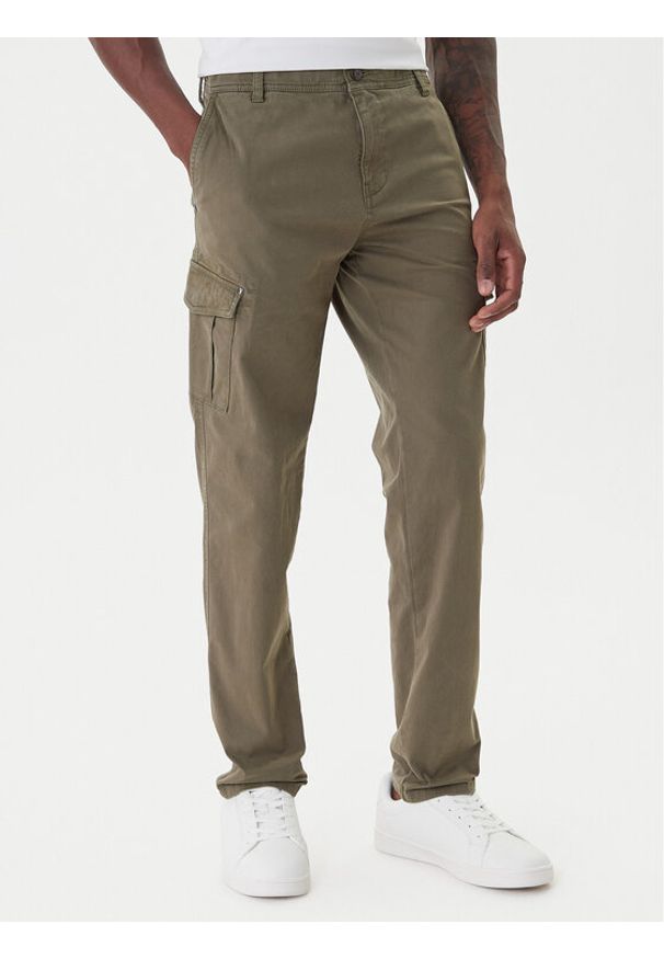 Mustang Spodnie materiałowe Daytona 1016826 Zielony Slim Fit. Kolor: zielony. Materiał: bawełna