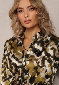 Renee - Ciemnozielona Sukienka Rozkloszowana i Luźna Gada. Okazja: na co dzień. Typ kołnierza: dekolt w kształcie V. Kolor: zielony. Materiał: skóra. Wzór: motyw zwierzęcy. Styl: elegancki, casual #5