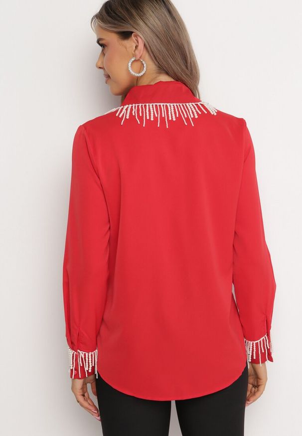 Born2be - Czerwona Koszula o Luźnym Kroju Ozdobiona Perełkami Jarava. Kolor: czerwony. Wzór: aplikacja