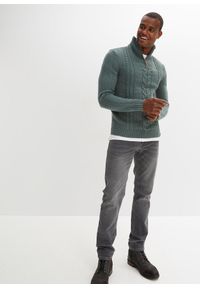 bonprix - Sweter z wysokim kołnierzem zapinanym na zamek z grubej dzianiny, we wzór w warkocze. Typ kołnierza: kołnierzyk stójkowy. Kolor: zielony. Materiał: dzianina, skóra #2