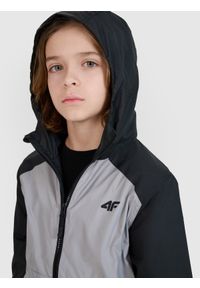 4f - 4F Kurtka przejściowa chłopięca - szara 122 (6-7 lat). Okazja: na co dzień. Typ kołnierza: kaptur, kołnierzyk stójkowy. Kolor: szary. Materiał: dzianina, tkanina, materiał, syntetyk. Sezon: lato. Styl: sportowy, klasyczny, casual #2