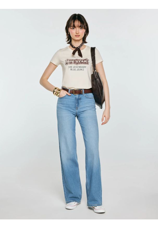 Big-Star - Koszulka damska z linii Authentic z logo BIG STAR perłowa Rissmelna 103. Okazja: na co dzień. Kolor: kremowy. Materiał: dzianina, skóra. Wzór: nadruk. Styl: casual, elegancki, sportowy