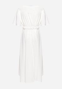 Born2be - Biała Rozkloszowana Sukienka Kopertowa z Gumką w Talii i Ozdobnym Paskiem Vasena. Kolor: biały. Typ sukienki: kopertowe. Styl: elegancki #7