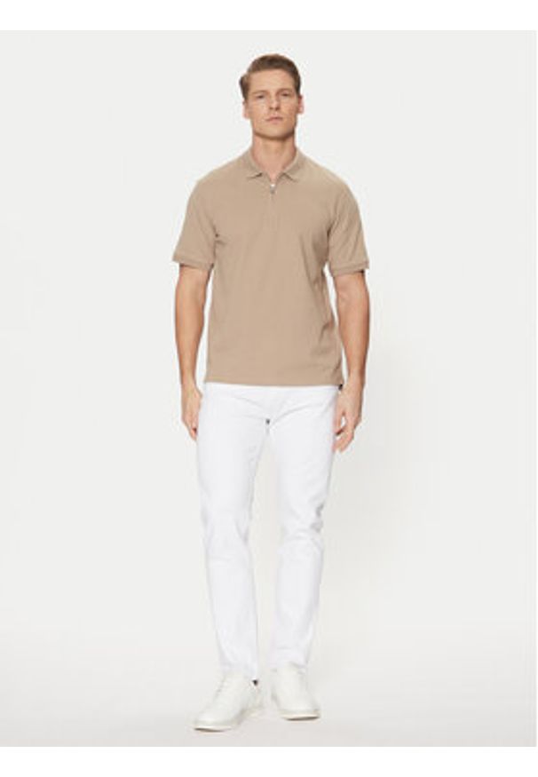 Hugo - HUGO Jeansy 50530605 Biały Slim Fit. Kolor: biały