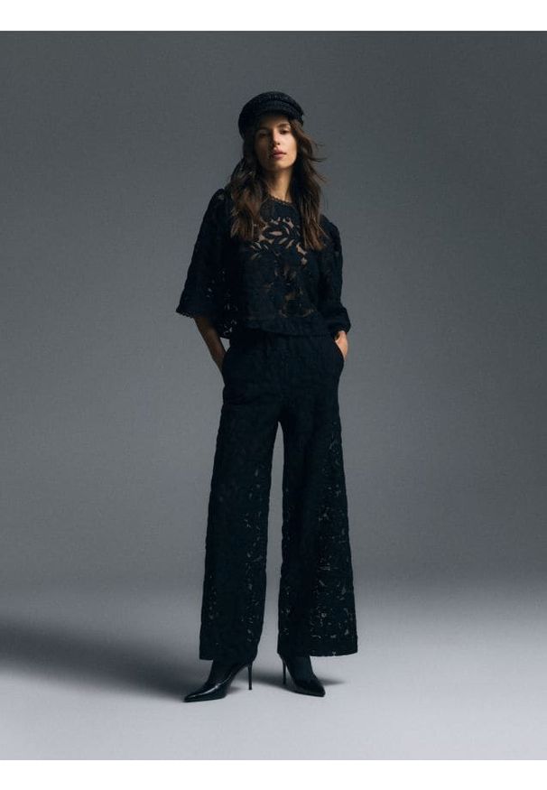 Reserved - Spodnie ze strukturalnej tkaniny - czarny. Kolor: czarny. Materiał: tkanina