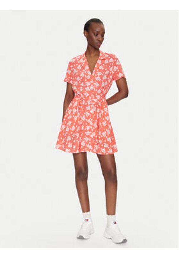 Tommy Jeans Sukienka koszulowa DW0DW21353 Pomarańczowy Relaxed Fit. Kolor: pomarańczowy. Materiał: wiskoza. Typ sukienki: koszulowe