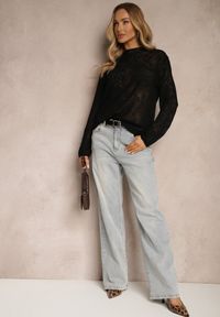 Renee - Czarna Koszula z Bufiastymi Rękawami Kołnierzem z Perłami i Broszką Gonathiel. Okazja: na co dzień, na spotkanie biznesowe. Kolor: czarny. Materiał: jeans. Styl: klasyczny, biznesowy, casual #3