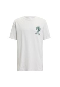 Urban Classics - Męska Koszulka Z Logo Drzewa Z Bawełny Organicznej. Kolor: biały. Materiał: bawełna. Sport: turystyka piesza