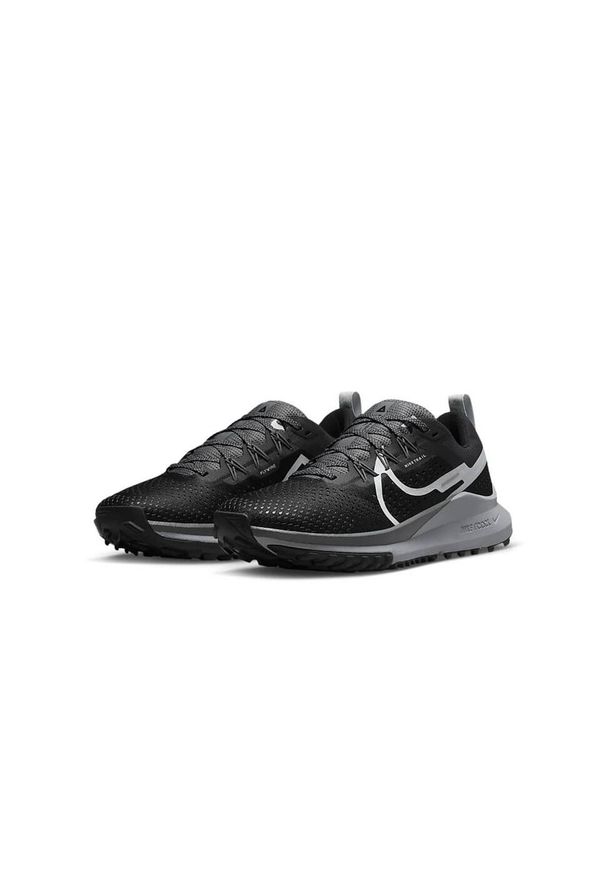 Buty do biegania damskie Nike React Pegasus Trail 4. Zapięcie: sznurówki. Kolor: czarny. Materiał: guma, materiał, tkanina, syntetyk. Szerokość cholewki: normalna