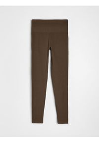 Sinsay - Prążkowane legginsy basic - brązowy. Kolor: brązowy. Materiał: prążkowany #1