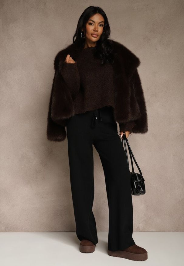 Renee - Czarne Szerokie Spodnie Dzianinowe Ozdobione Sznurkami Meretusa. Okazja: na co dzień, do pracy, na spotkanie biznesowe. Stan: podwyższony. Kolor: czarny. Materiał: dzianina. Wzór: aplikacja. Styl: biznesowy, klasyczny, casual