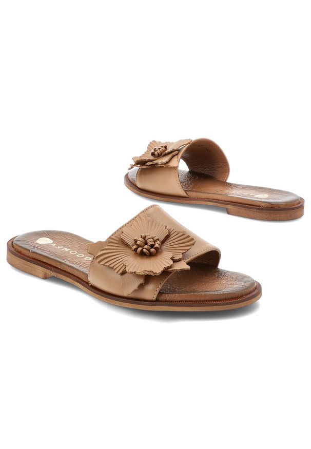 Klapki damskie Armodo, cholewka ze skóry naturalnej licowej odkryty przód na płaskiej podeszwie, beżowe, 40477. Kolor: beżowy. Materiał: skóra. Obcas: na płaskiej podeszwie