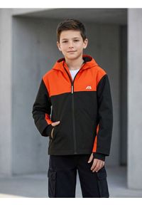 Sinsay - Przeciwdeszczowa kurtka softshell z kapturem - czarny. Typ kołnierza: kaptur. Kolor: czarny. Materiał: softshell #1