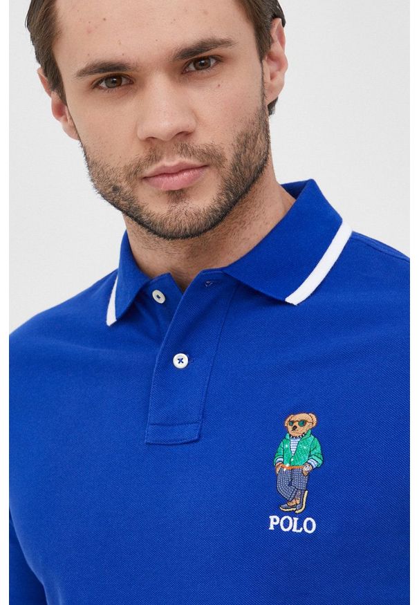 Polo Ralph Lauren polo bawełniane z aplikacją. Typ kołnierza: polo. Kolor: niebieski. Materiał: bawełna. Długość: krótkie. Wzór: aplikacja
