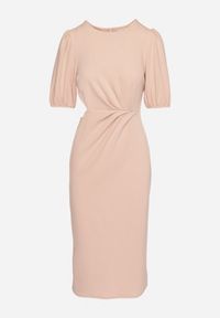 Born2be - Różowa Sukienka o Dopasowanym Kroju z Marszczeniem i Wycięciem w Talii Desannia. Okazja: na co dzień. Kolor: różowy. Długość rękawa: krótki rękaw. Typ sukienki: dopasowane. Styl: casual, klasyczny #3