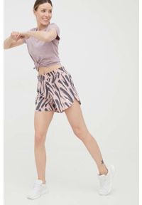 adidas Performance szorty do biegania Run Icons damskie kolor różowy wzorzyste medium waist. Kolor: różowy. Materiał: skóra, tkanina, poliester, materiał. Wzór: ze splotem