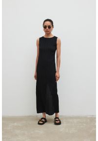 Marsala - Sukienka maxi z wiskozy w kolorze BLACK - AMBER-XL. Okazja: na co dzień, na randkę. Materiał: wiskoza. Długość rękawa: bez rękawów. Wzór: prążki. Sezon: lato, wiosna. Typ sukienki: proste. Styl: klasyczny, elegancki, casual. Długość: maxi
