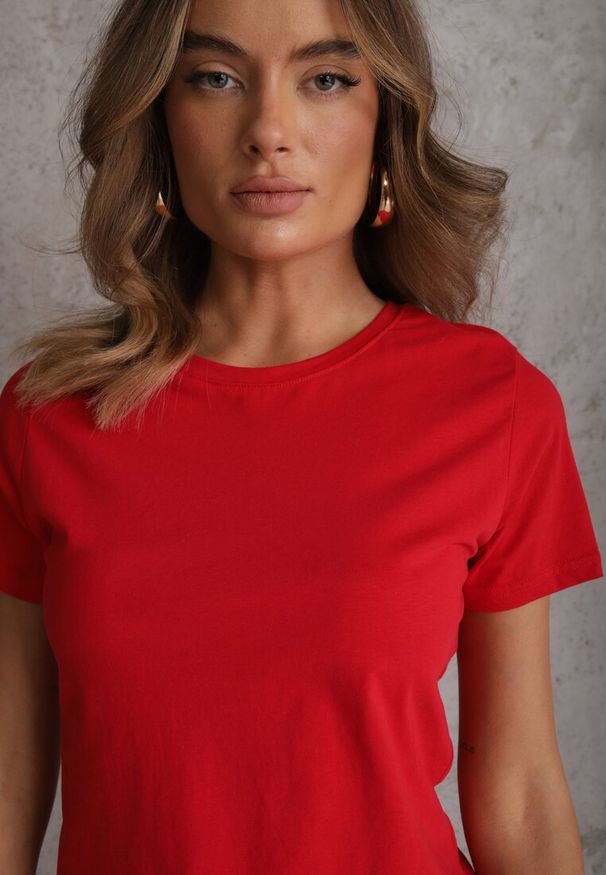 Renee - Czerwony T-shirt z Bawełny z Okrągłym Dekoltem Nedima. Okazja: na co dzień. Kolor: czerwony. Materiał: bawełna. Styl: klasyczny, casual