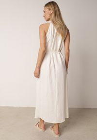 Born2be - Jasnobeżowa Wiskozowa Sukienka Bez Rękawów z Warkoczowym Splotem przy Dekolcie Shirineli. Okazja: na co dzień. Kolekcja: plus size. Kolor: beżowy. Materiał: wiskoza. Długość rękawa: bez rękawów. Wzór: ze splotem. Typ sukienki: proste, dla puszystych. Styl: boho, elegancki, klasyczny, casual #6