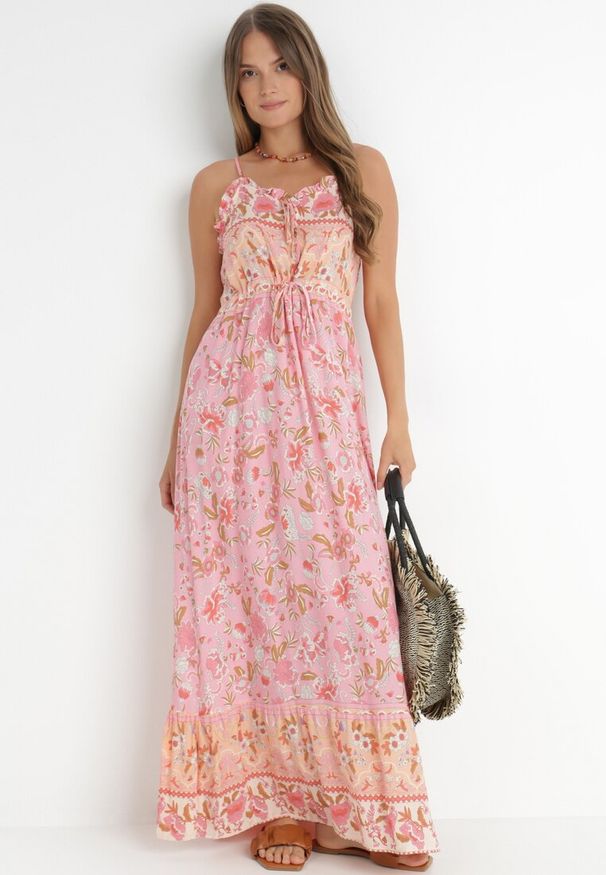 Born2be - Różowa Sukienka z Wiskozy Anastosyne. Kolor: różowy. Materiał: wiskoza. Długość rękawa: na ramiączkach. Wzór: aplikacja. Sezon: lato. Długość: maxi
