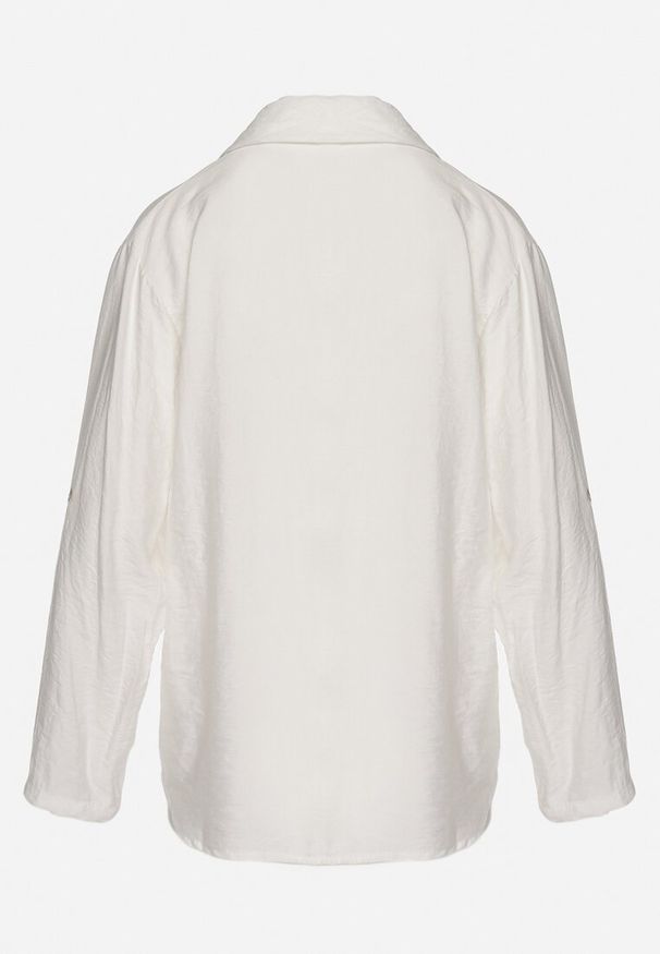 Born2be - Biała Bluzka Wiskozowa Zapinana przy Dekolcie na Guziki z Kołnierzykiem Aserat. Kolor: biały. Materiał: wiskoza. Styl: elegancki