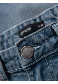 Ombre Clothing - Szorty jeansowe męskie z podwiniętą nogawką - jasnoniebieskie V1. Kolor: niebieski. Materiał: jeans. Wzór: aplikacja. Sezon: lato. Styl: klasyczny #7
