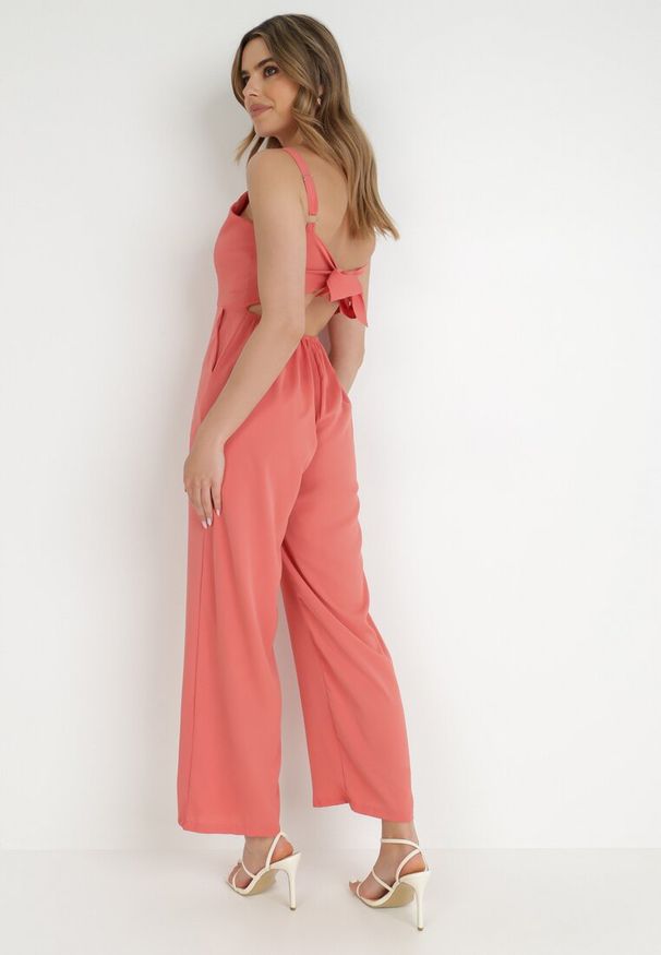 Born2be - Różowy Kombinezon Damyle. Kolor: różowy. Materiał: tkanina. Długość rękawa: na ramiączkach. Długość: długie. Wzór: jednolity, gładki