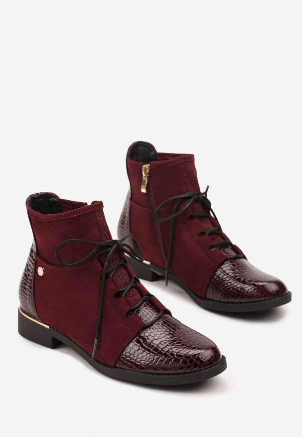 Born2be - Bordowe Botki Typu Trzewiki Vices z Tłoczonymi Wstawkami Afridda. Kolor: czerwony. Materiał: skóra