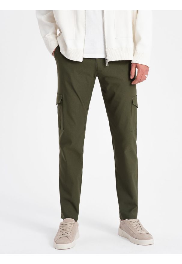 Ombre Clothing - Spodnie męskie materiałowe REGULAR z kieszeniami cargo - ciemnooliwkowe V1 OM-PACG-0178 - XXL. Kolor: oliwkowy. Materiał: materiał