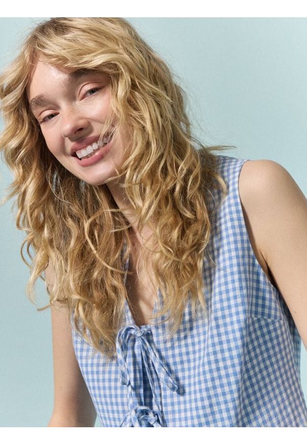 Reserved - Kamizelka z dodatkiem lyocellu - jasnoniebieski. Kolor: niebieski. Materiał: bawełna