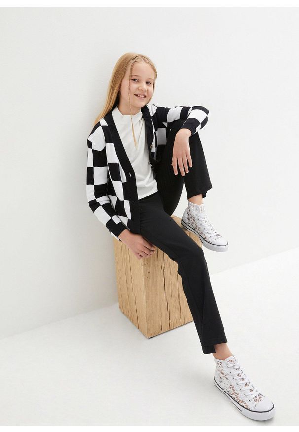 bonprix - Spodnie z poszerzaną nogawką z mieszanki bawełny organicznej z rozcięciami po bokach. Kolor: czarny. Materiał: bawełna