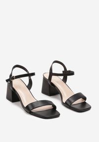 Born2be - Czarne Klasyczne Sandały na Niskim Obcasie Testel. Kolor: czarny. Materiał: len. Sezon: lato. Obcas: na obcasie. Styl: klasyczny. Wysokość obcasa: niski #2