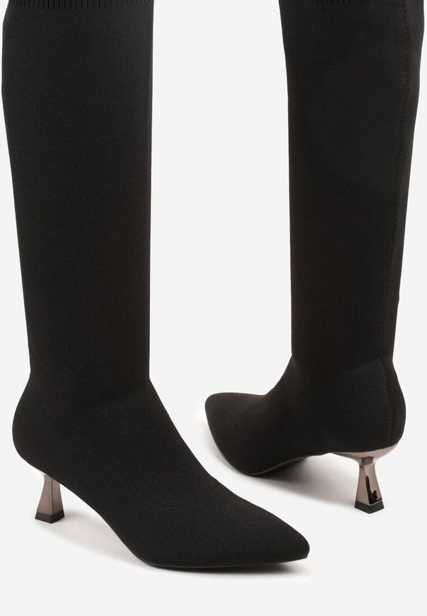 Renee - Czarne Kozaki Vices na Kaczuszce Ozdobione Skarpetową Cholewką Asonelle. Okazja: na co dzień. Kolor: czarny. Szerokość cholewki: normalna. Wzór: aplikacja. Obcas: na szpilce. Styl: klasyczny, casual