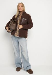 Born2be - Brązowa Futrzana Kurtka Pikowana w Stylu Baranka Olettana. Okazja: na co dzień. Kolor: brązowy. Materiał: futro. Styl: casual #4