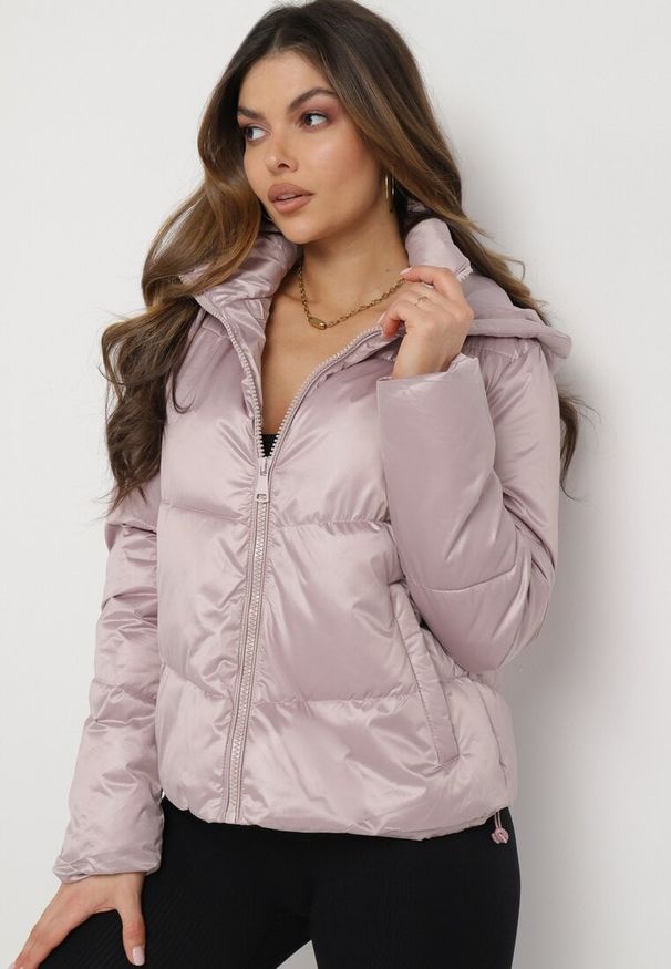 Born2be - Różowa Pikowana Kurtka z Kapturem i Ściągaczem w Talii Atirim. Typ kołnierza: kaptur. Kolor: różowy. Styl: elegancki