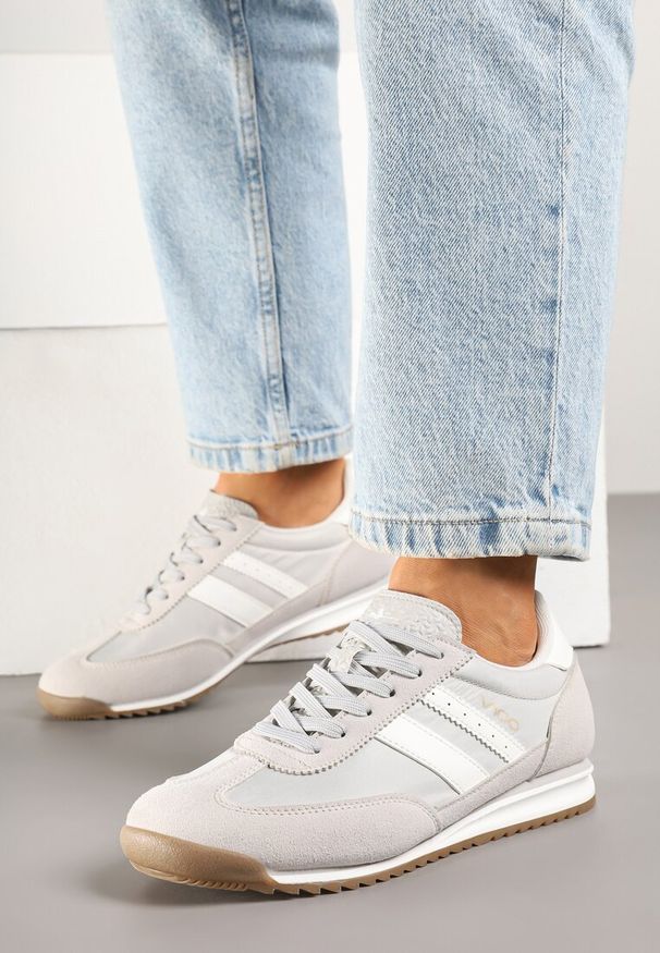 Renee - Szare Sneakersy Vico z Ozdobnymi Paskami Voinea. Zapięcie: pasek. Kolor: szary. Materiał: jeans. Wzór: paski. Sezon: lato