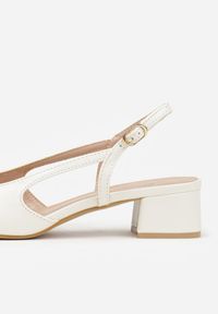 Born2be - Białe Eleganckie Sandały na Klockowym Obcasie z Lakierowanym Noskiem Brizthine. Okazja: na co dzień, do pracy, na spotkanie biznesowe. Zapięcie: pasek. Kolor: biały. Materiał: lakier. Obcas: na obcasie. Styl: elegancki. Wysokość obcasa: średni #6